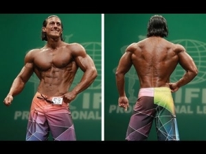 Inside a Men’s Physique Cycle